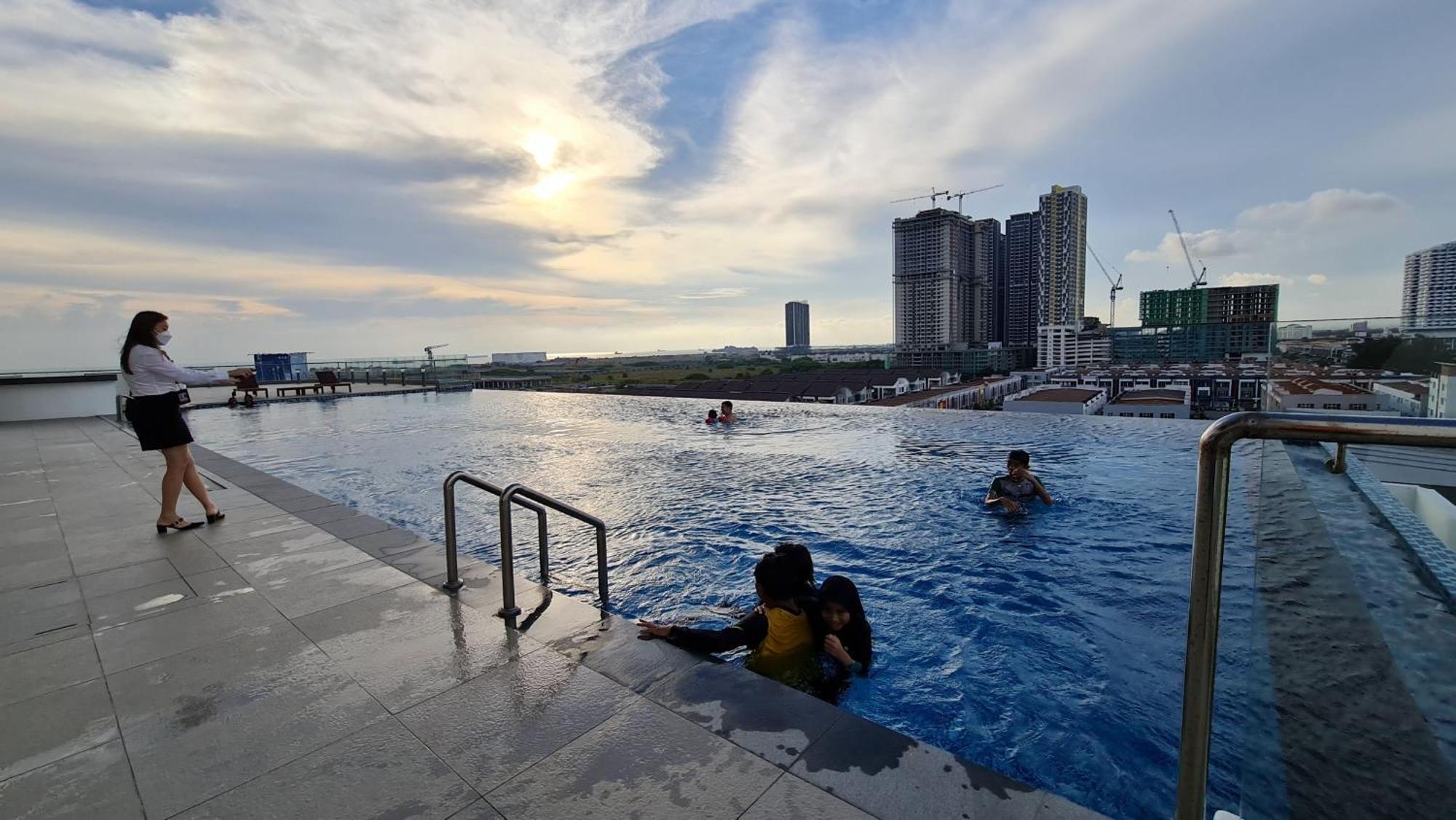 Swan Garden Resort Hotel Malacca Exterior photo