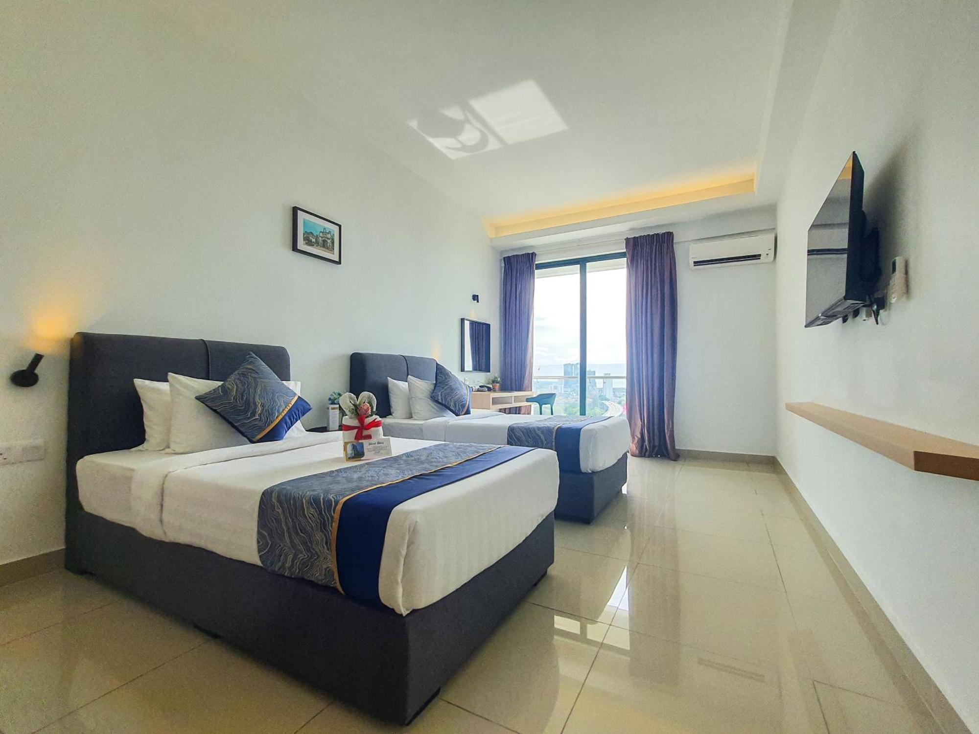 Swan Garden Resort Hotel Malacca Exterior photo